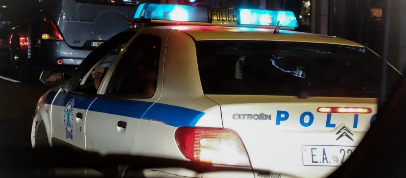 Συναγερμός στη Βούλα: Γυναίκα βρέθηκε νεκρή στο σπίτι της χωρίς ρούχα - Αναμένεται ο ιατροδικαστής